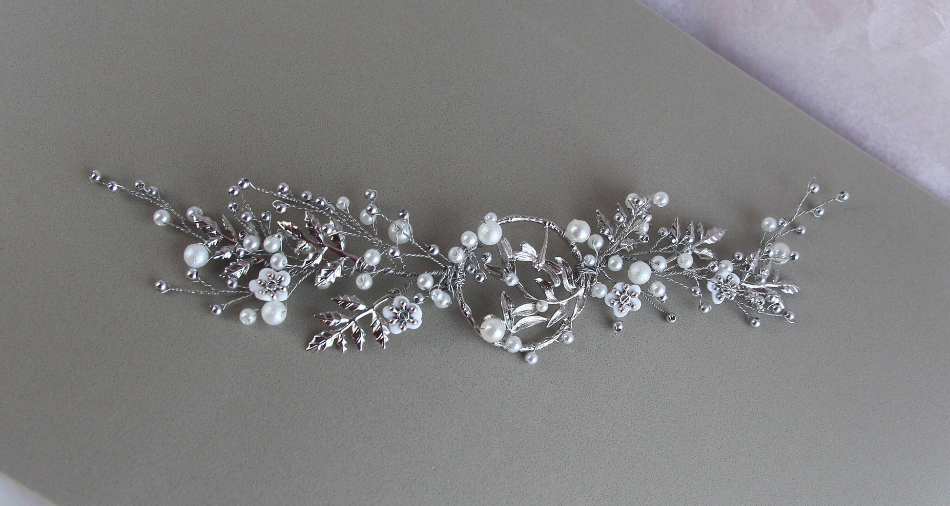 Silver & White Floral Bridal Hair piece; Bridal Headpiece; Bridal Hair Acessory; Bridal Hair Pin; Bridal Haircomb;Handmade Wedding Jewellery