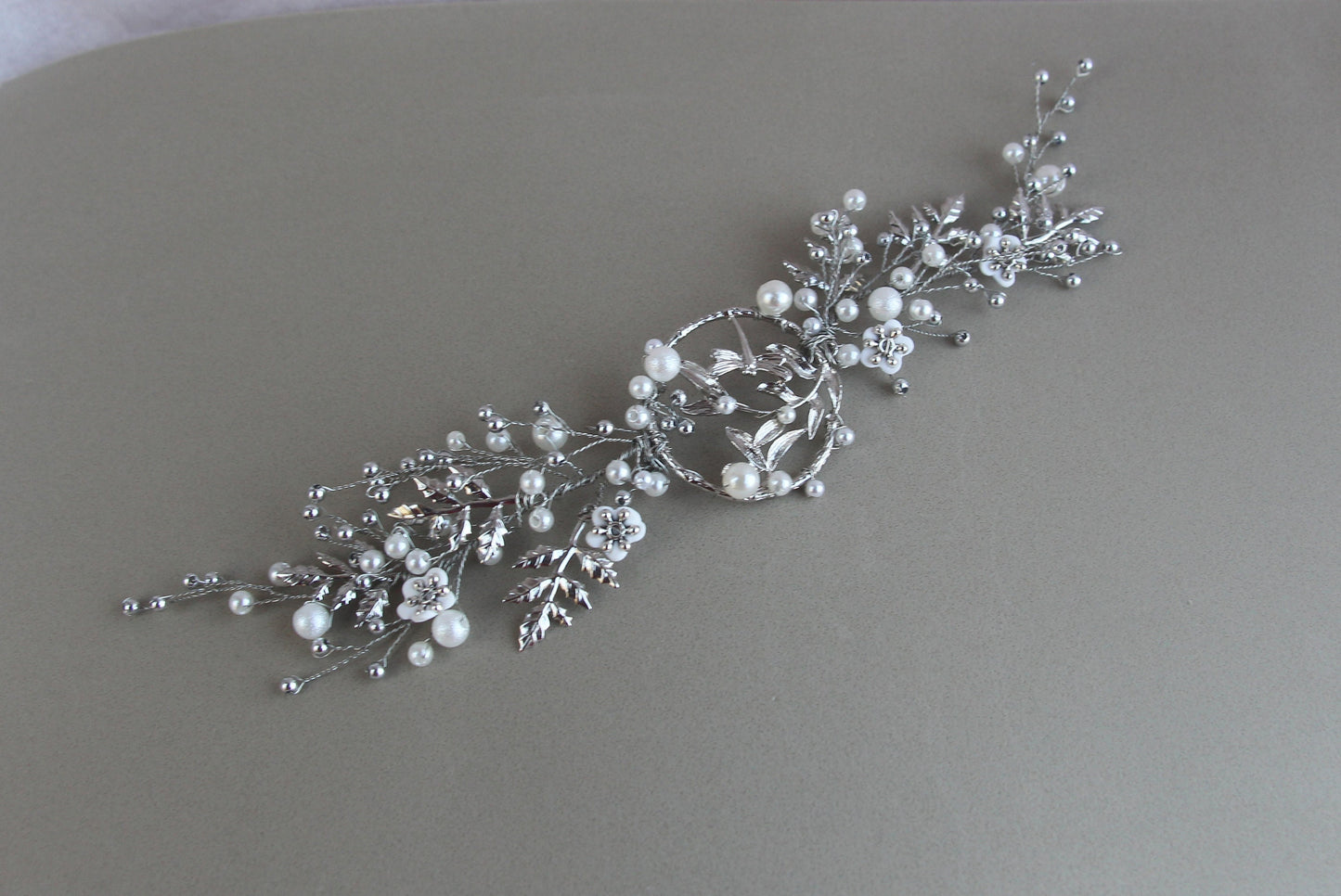 Silver & White Floral Bridal Hair piece; Bridal Headpiece; Bridal Hair Acessory; Bridal Hair Pin; Bridal Haircomb;Handmade Wedding Jewellery