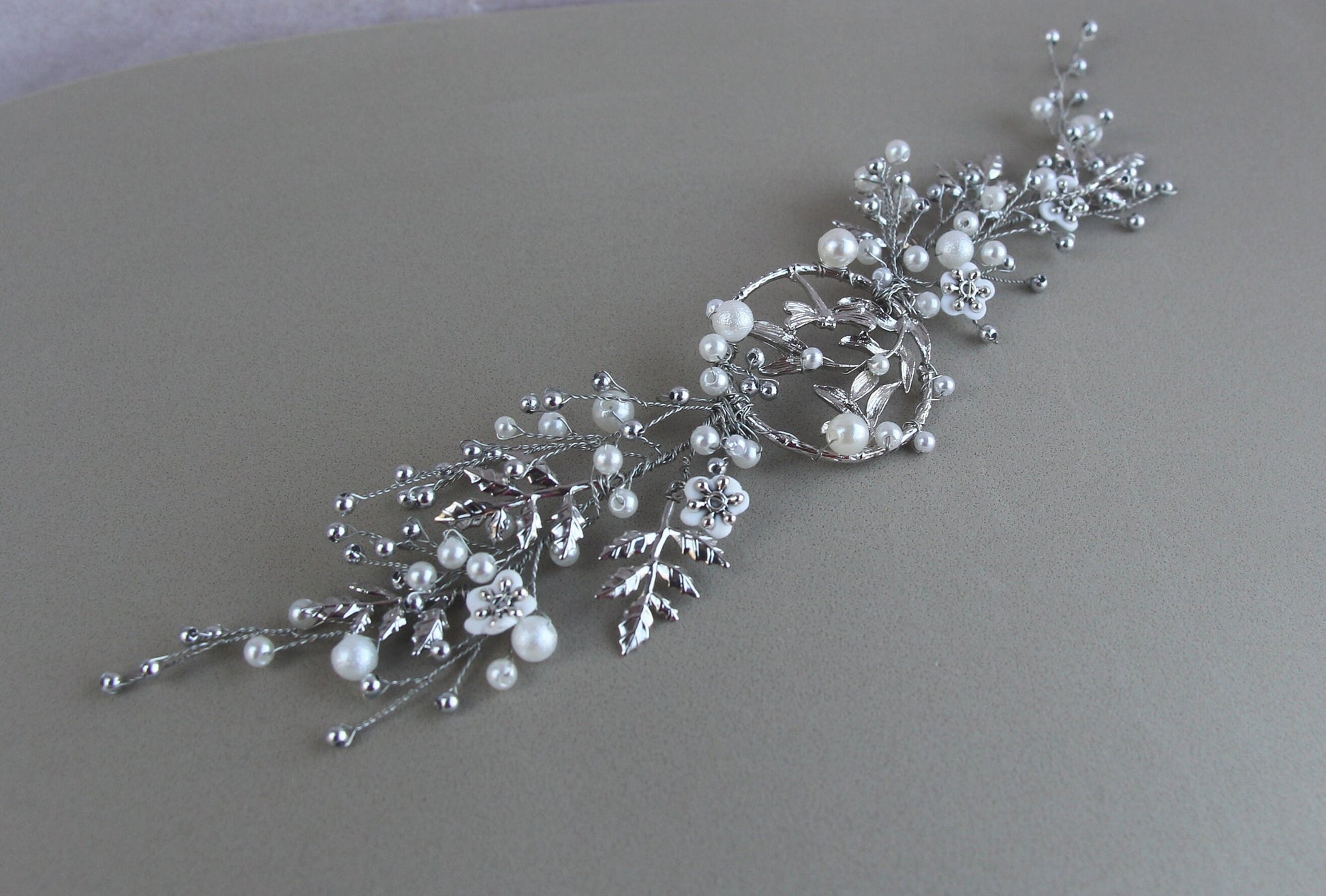 Silver & White Floral Bridal Hair piece; Bridal Headpiece; Bridal Hair Acessory; Bridal Hair Pin; Bridal Haircomb;Handmade Wedding Jewellery