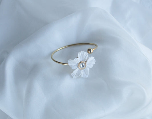 Bridal Statement Floral Bracelet; white Flower Bracelet; Wedding Jewellery; Golden Bracelet; White, Gold, Crystal Bracelet; Gift for Bride