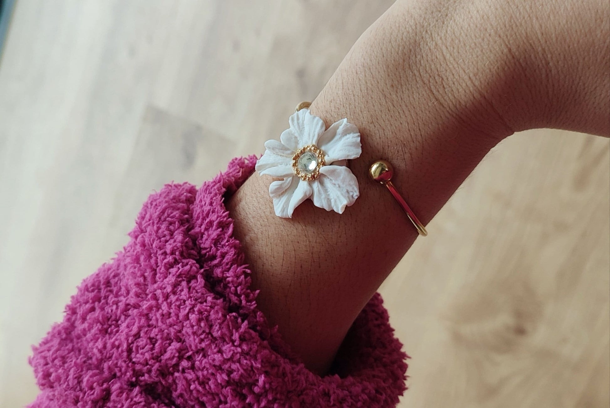 Bridal Statement Floral Bracelet; white Flower Bracelet; Wedding Jewellery; Golden Bracelet; White, Gold, Crystal Bracelet; Gift for Bride