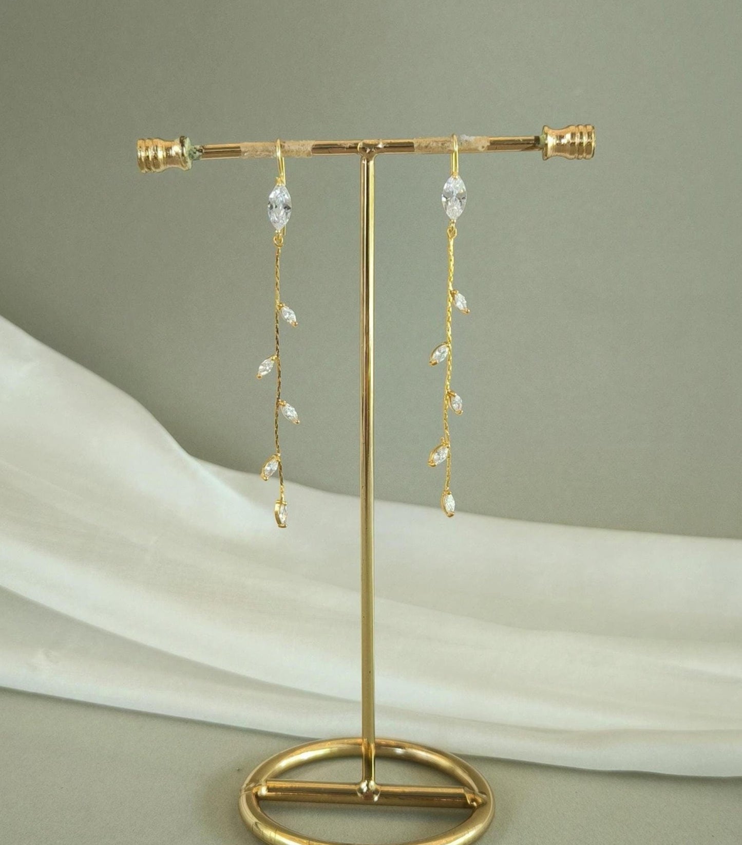 Gold Bridal Earrings; Party & Evening Earrings; Dangle Earrings; Crystal Earrings; Wedding / Bridal jewellery; Maid of honor; Gift for Bride