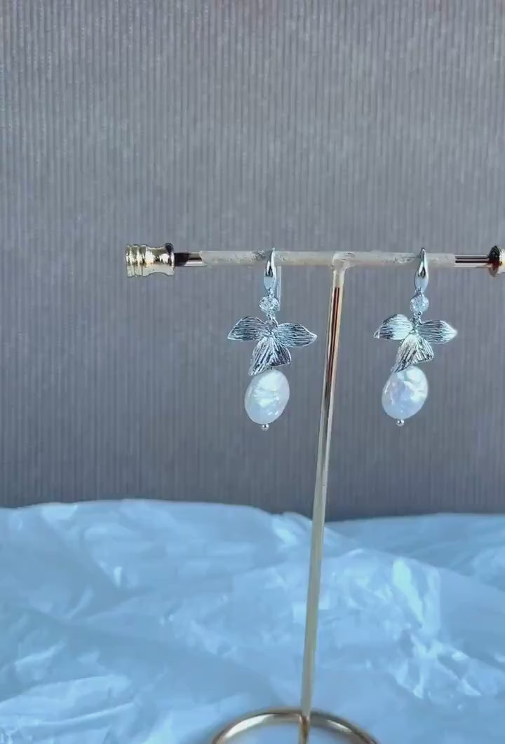 Natural Freshwater Pearls Bridal Earrings; Dangle Earrings; Drop Earrings;  Wedding jewellery; Silver Earrings; Gift for Her