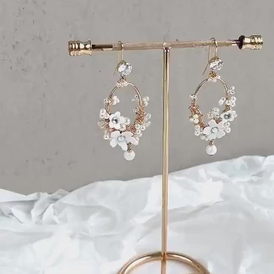 Bridal Statement Floral Earrings; White Flowers Earrings; Pearl Earrings; Wedding earrings; Crystal Earrings; Dangle Earrings;Gift for Bride