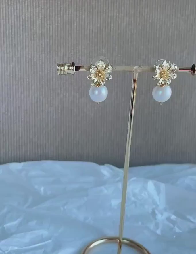 Gold Bridal drop Earrings; Golden flower Earrings; Natural Pearl Earrings; Wedding Earrings; Wedding Jewellery; Gift for Bride;